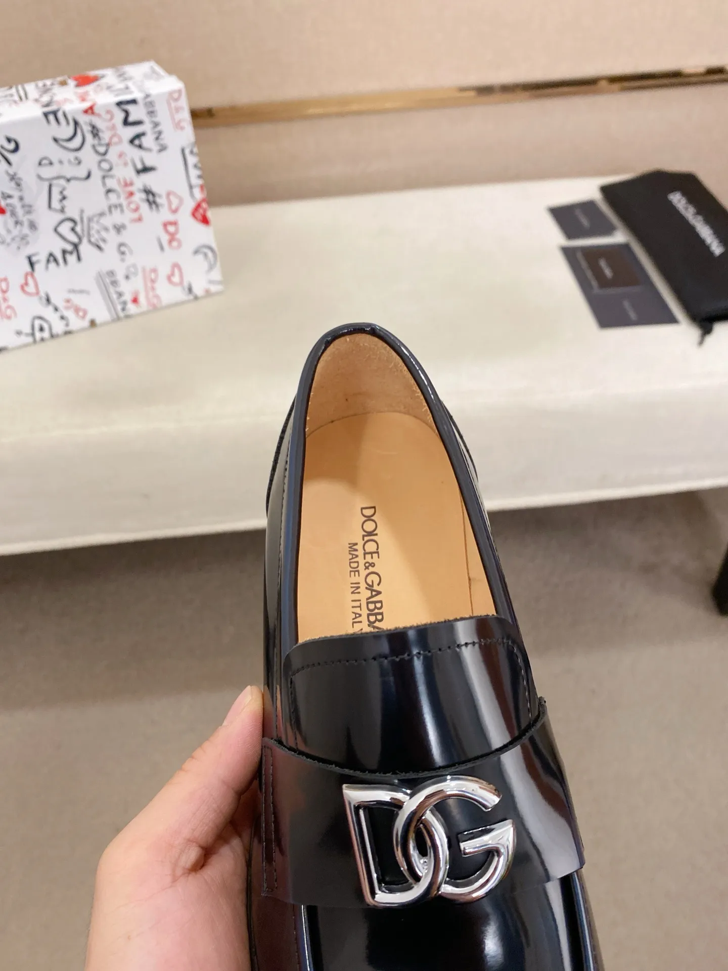 Men's clothing and shoes💰 520💰🌲DG top-notch🔍🔍men's new leather shoes🚹sold at the same time⚠The uppers are imported cowhide from Italy, the entire imported cowhide lining, and imported accessories💪💪, completely 1⃣️ vs. 1⃣️🇮🇹 💪💪, ⚠Sole: The original sole is specially provided by the original factory, the exclusive movable molded sole is super comfortable, ⚠Original factory follow-up goods, 🔍🔍high quality, can be entered and exited at will, welcome to compare ⚠Size number: 38-44. Can be customized 45 non-returnable
